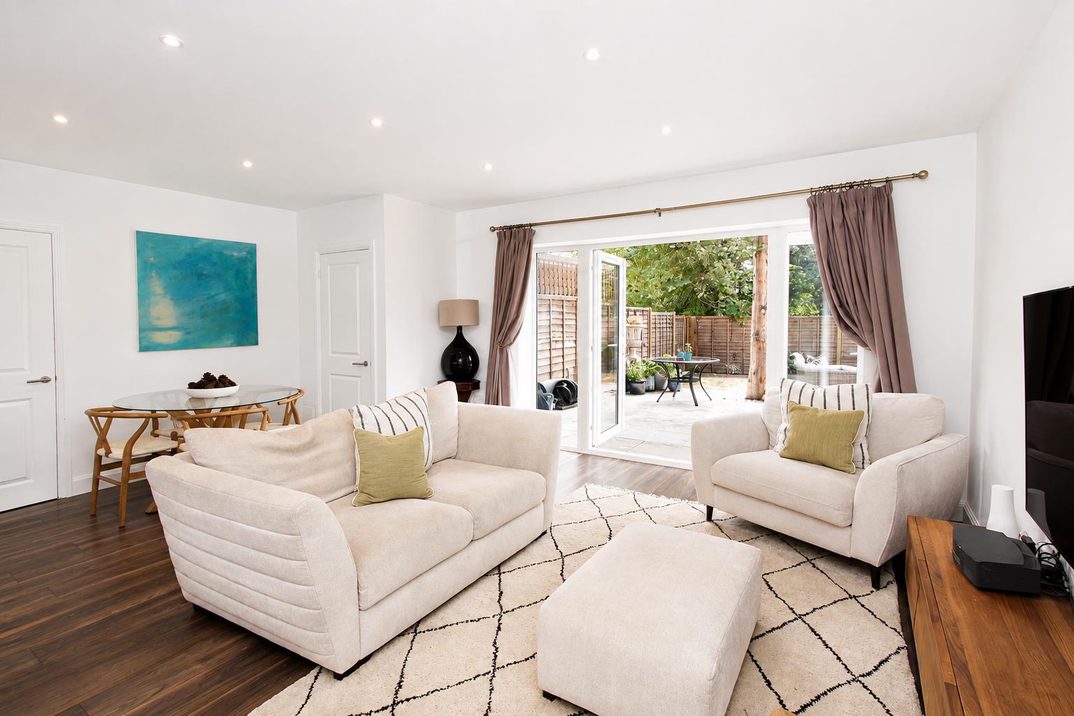 3 bed property in Dunsbury Drive, South Croydon